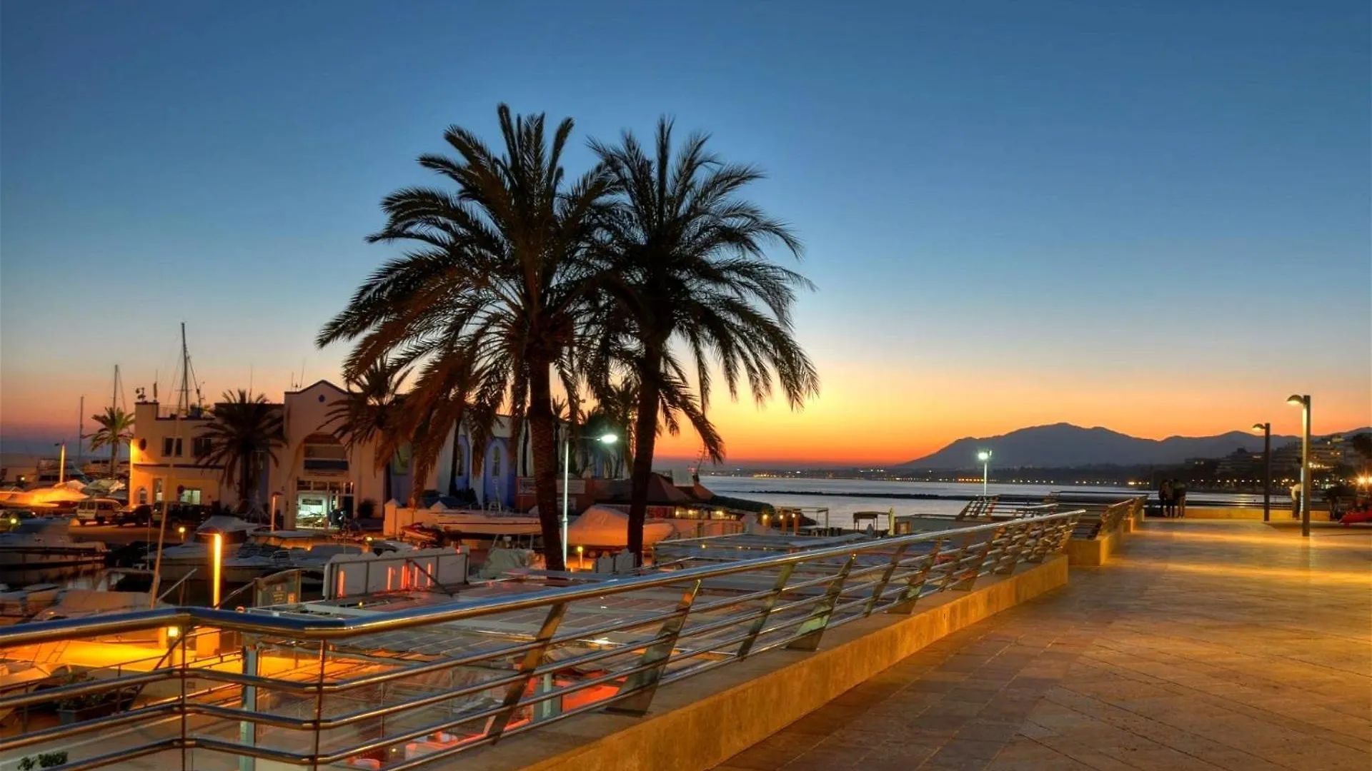 Harbour Heaven 2 Bed, 2 Bath Apartment Steps From Puerto Banus Marina And Beach Marbella Španělsko