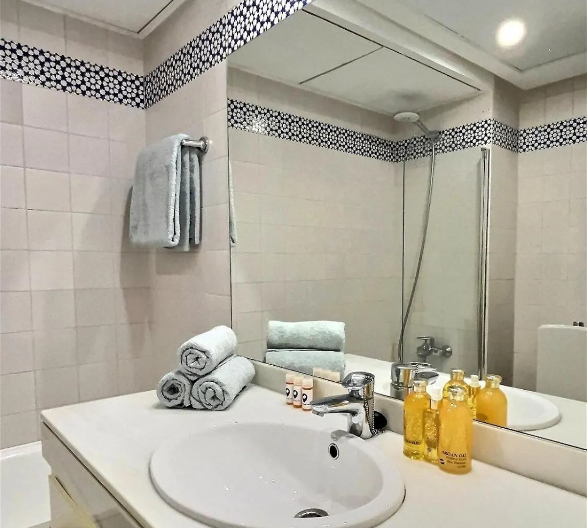 Harbour Heaven 2 Bed, 2 Bath Apartment Steps From Puerto Banus Marina And Beach Marbella 0*,  Španělsko