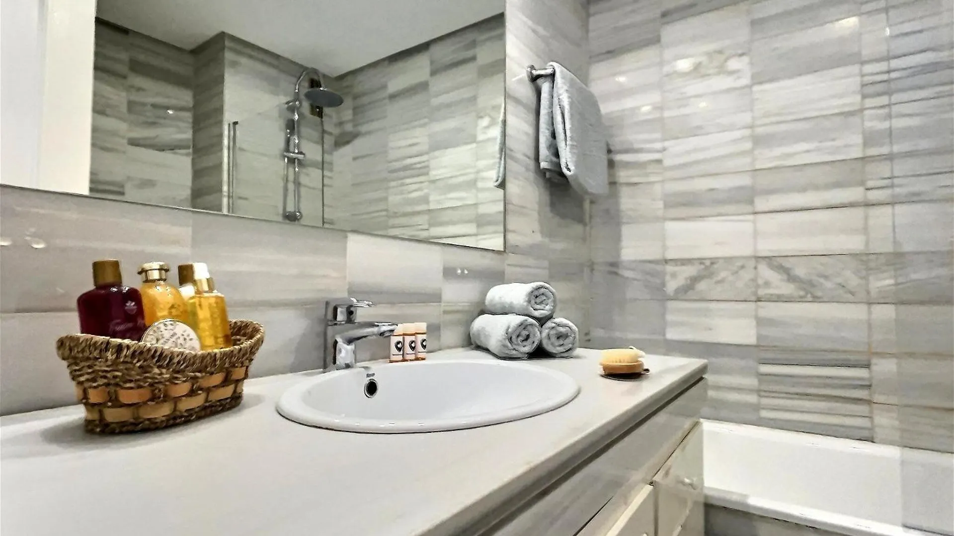 Harbour Heaven 2 Bed, 2 Bath Apartment Steps From Puerto Banus Marina And Beach Marbella Španělsko
